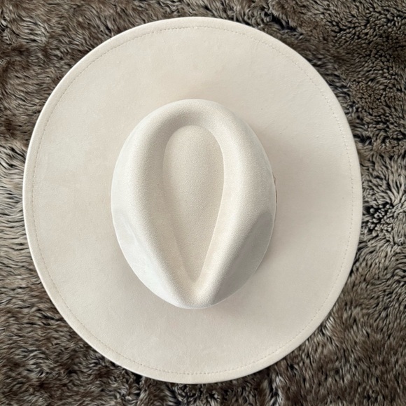 NWT Ivory Wide Brim Cowboy Hat - Picture 3 of 6